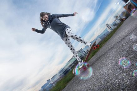 Foto Skateboard-Girl Ollie Linz Hafen