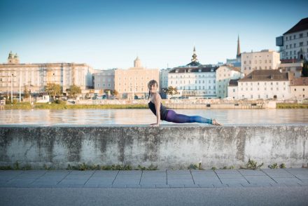 Yoga-Fotografie Linz Kulisse