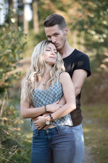 Pärchen-Portrait im Wald