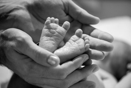 Newborn Hände und Füße