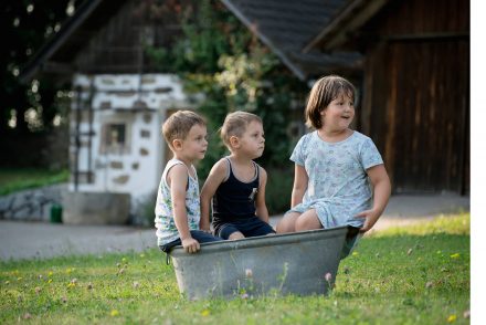 Kinder in Wanne