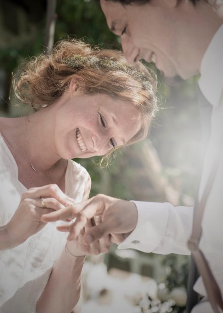 Fotografie Hochzeit Ringe anstecken