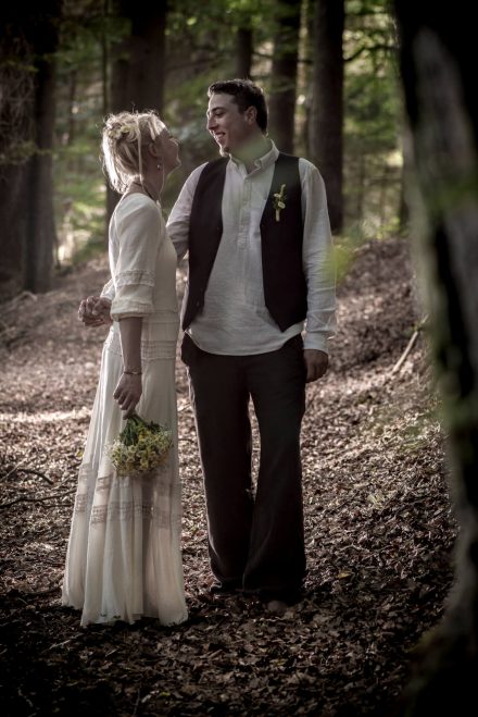 Hochzeitsfotografie Brautpaar im Wald