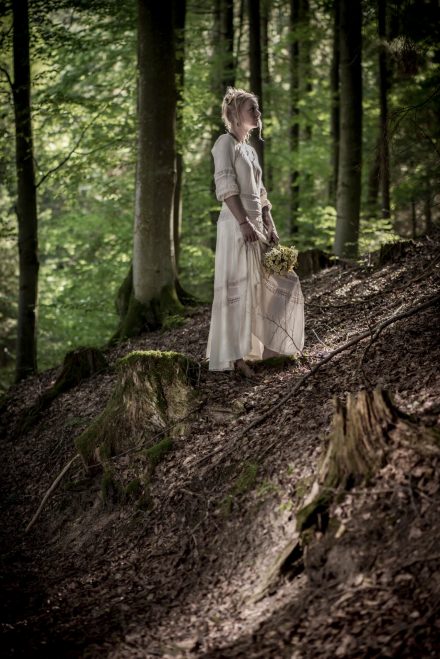 Hochzeitsfotografie Braut in Wald